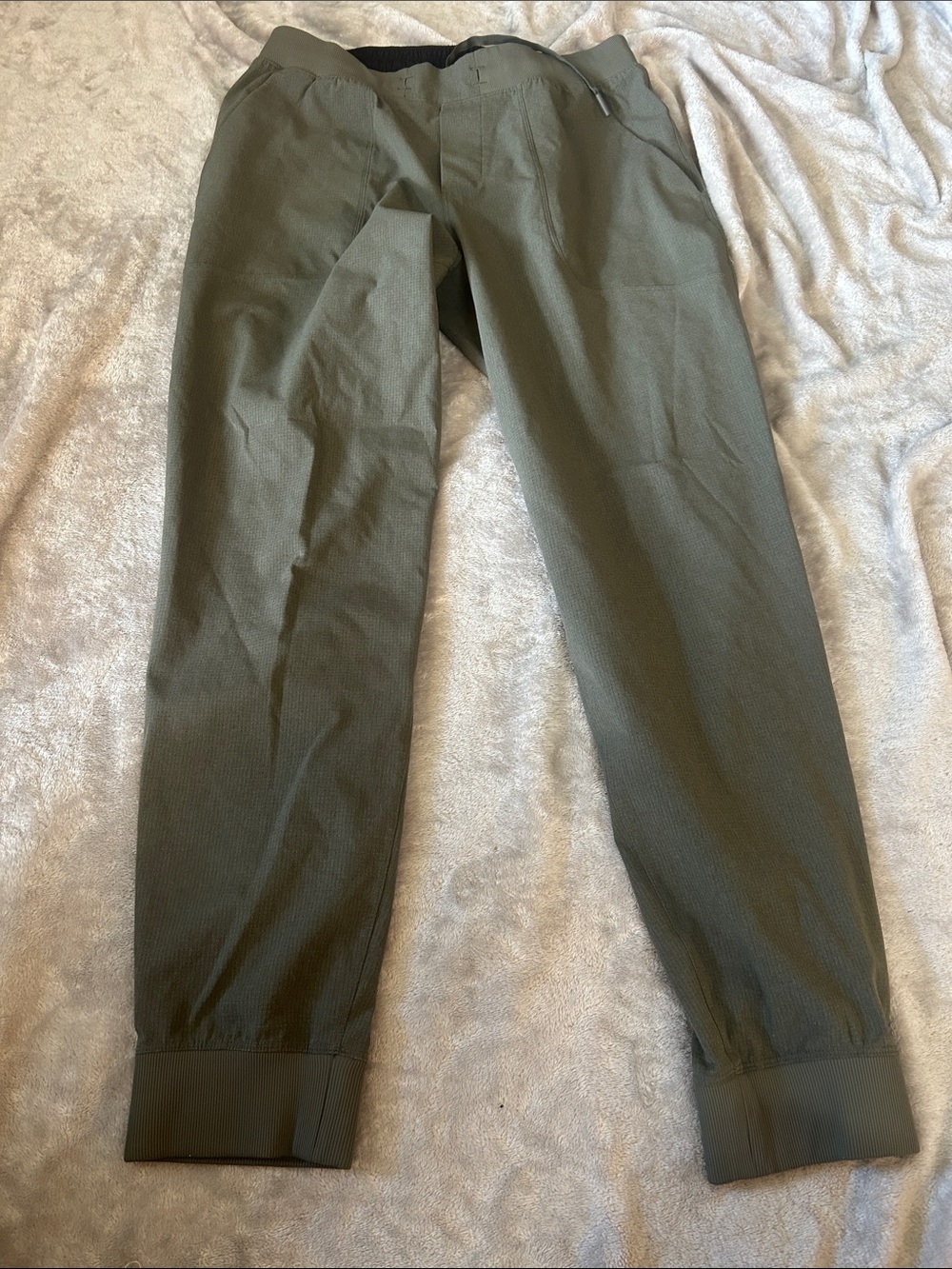 Lululemon abc jogger in wovenair, army green